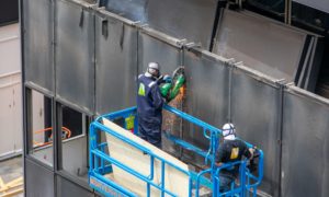 Veilig werken met hoogwerkers en veilig leren hijsen in de bouwsector