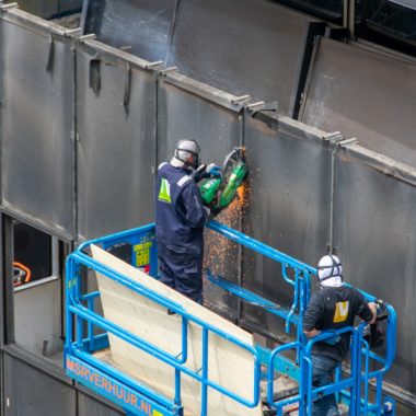 Veilig werken met hoogwerkers en veilig leren hijsen in de bouwsector